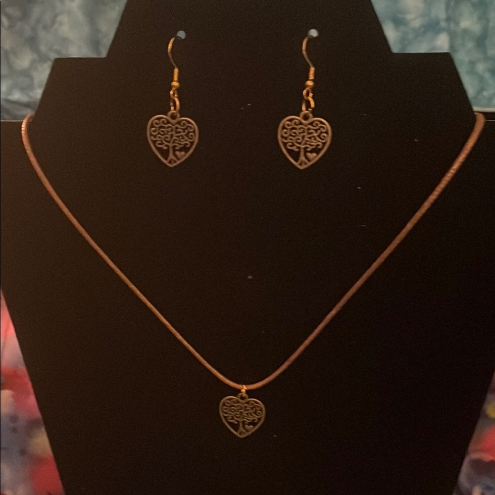 Gold Heart Filigree Necklace